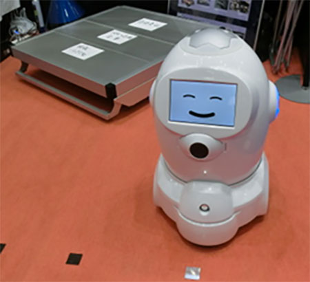 写真10. コミュニケーションロボット