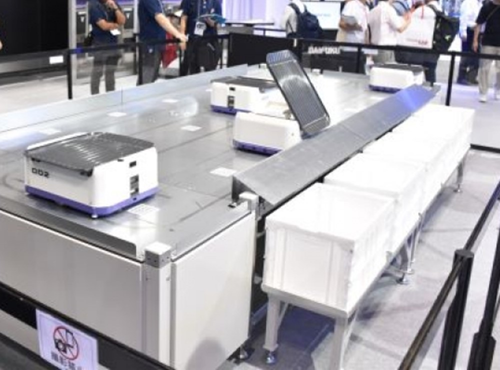 写真7. AGV「ソーティング・トランスファー・ロボット(SOTR)」